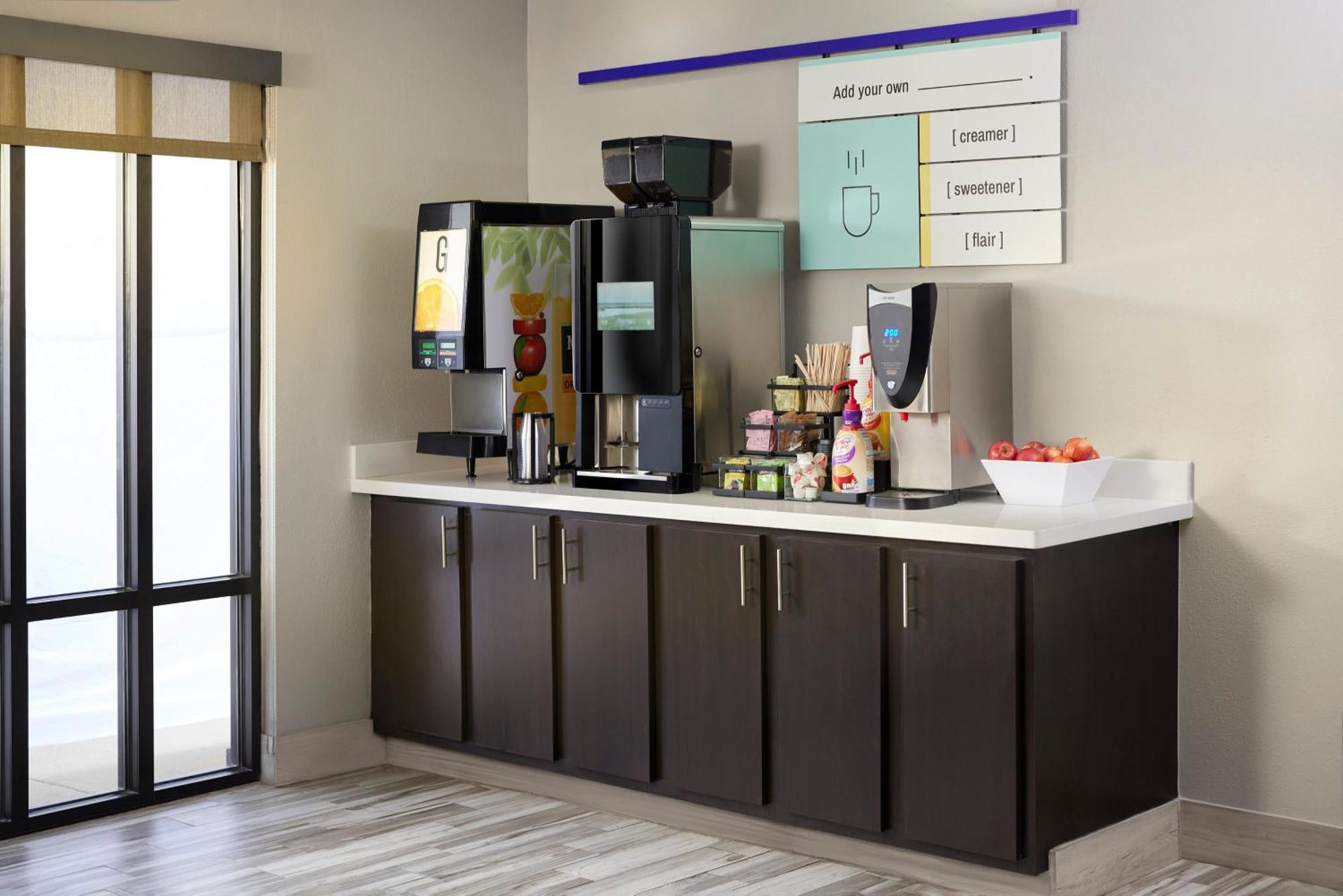 Garner Hotel Topeka West By Ihg Eksteriør billede